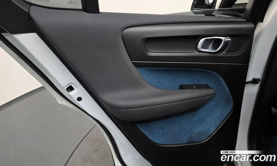 Volvo C40 2022 0.2 автомат (гидро), фото 15 Volvo C40 2022 0.2 автомат (гидро), фото 15
