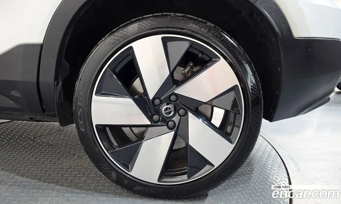 Volvo C40 2022 0.2 автомат (гидро), фото 7 Volvo C40 2022 0.2 автомат (гидро), фото 7