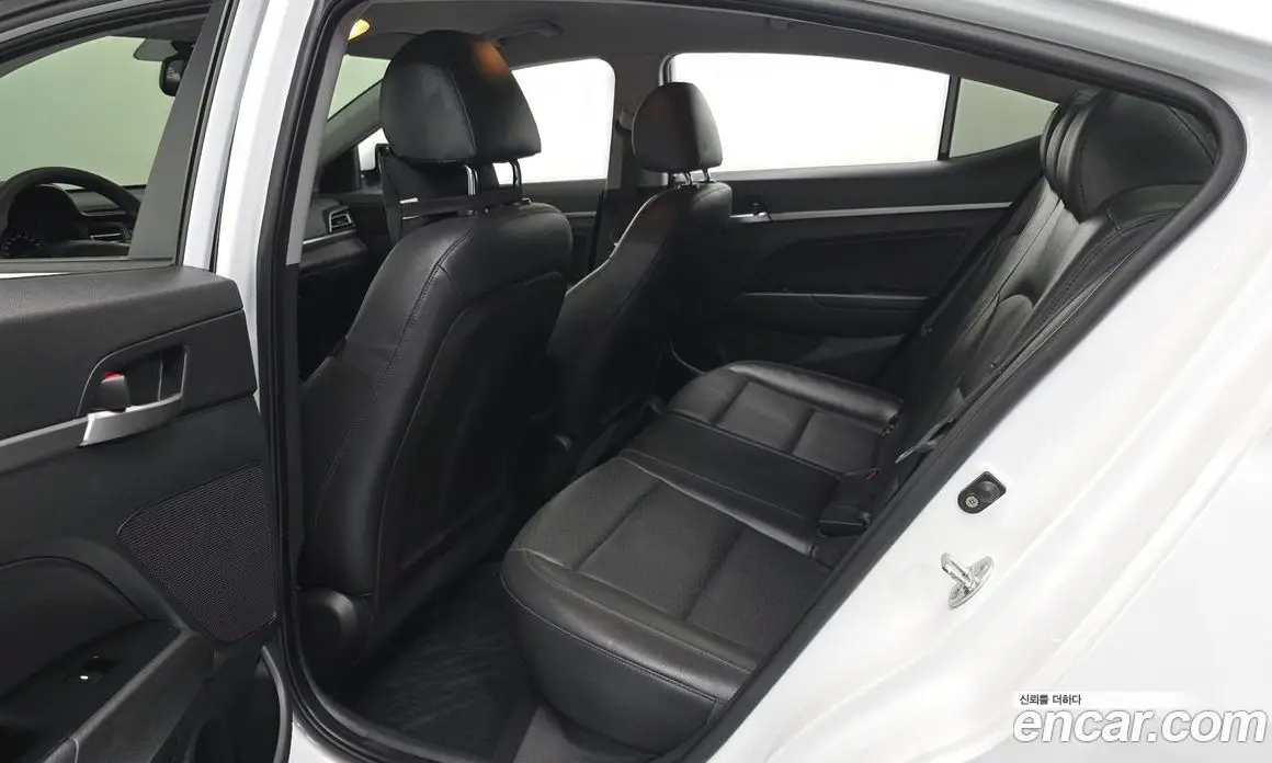 Hyundai Avante 2019 1.6 автомат (гидро), фото 17