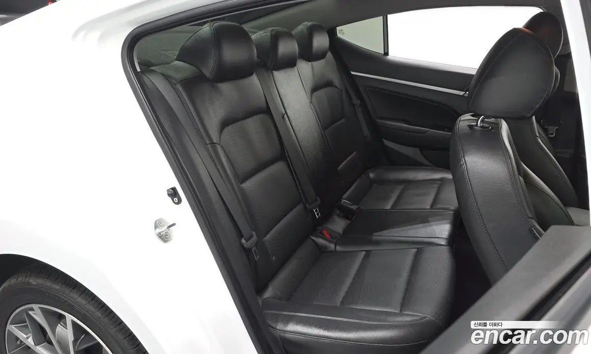 Hyundai Avante 2019 1.6 автомат (гидро), фото 18