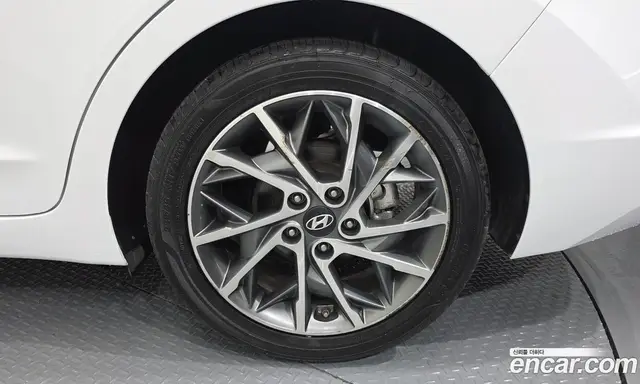 Hyundai Avante 2019 1.6 автомат (гидро), миниатюра 7