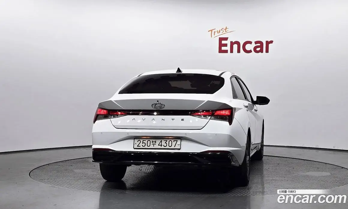Hyundai Avante 2023 1.6 автомат (гидро), фото 4