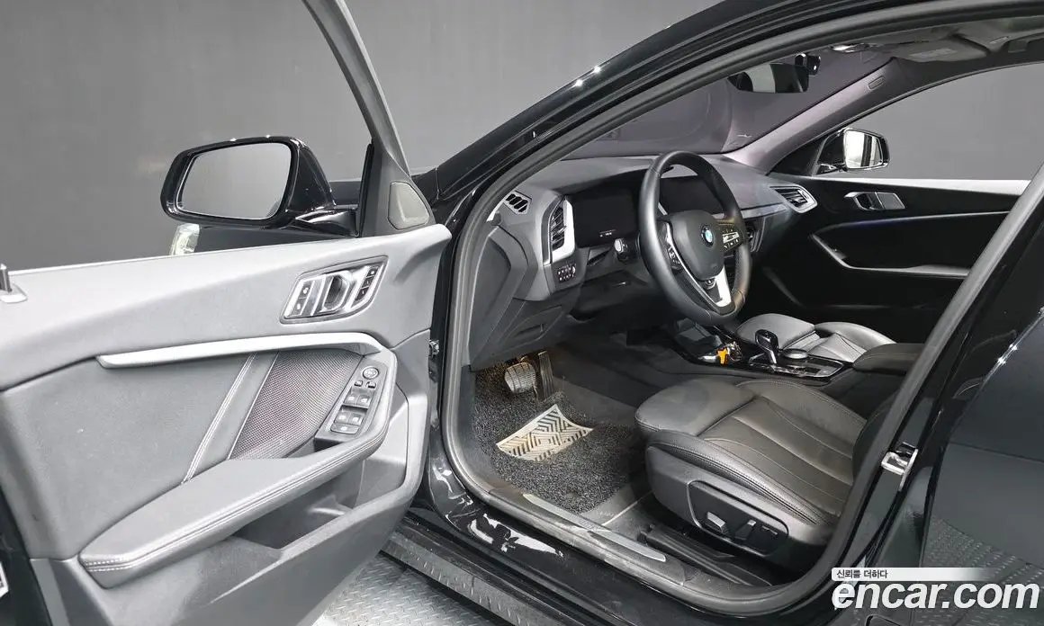 BMW 1 серия 2021 2.0 автомат (гидро), фото 12