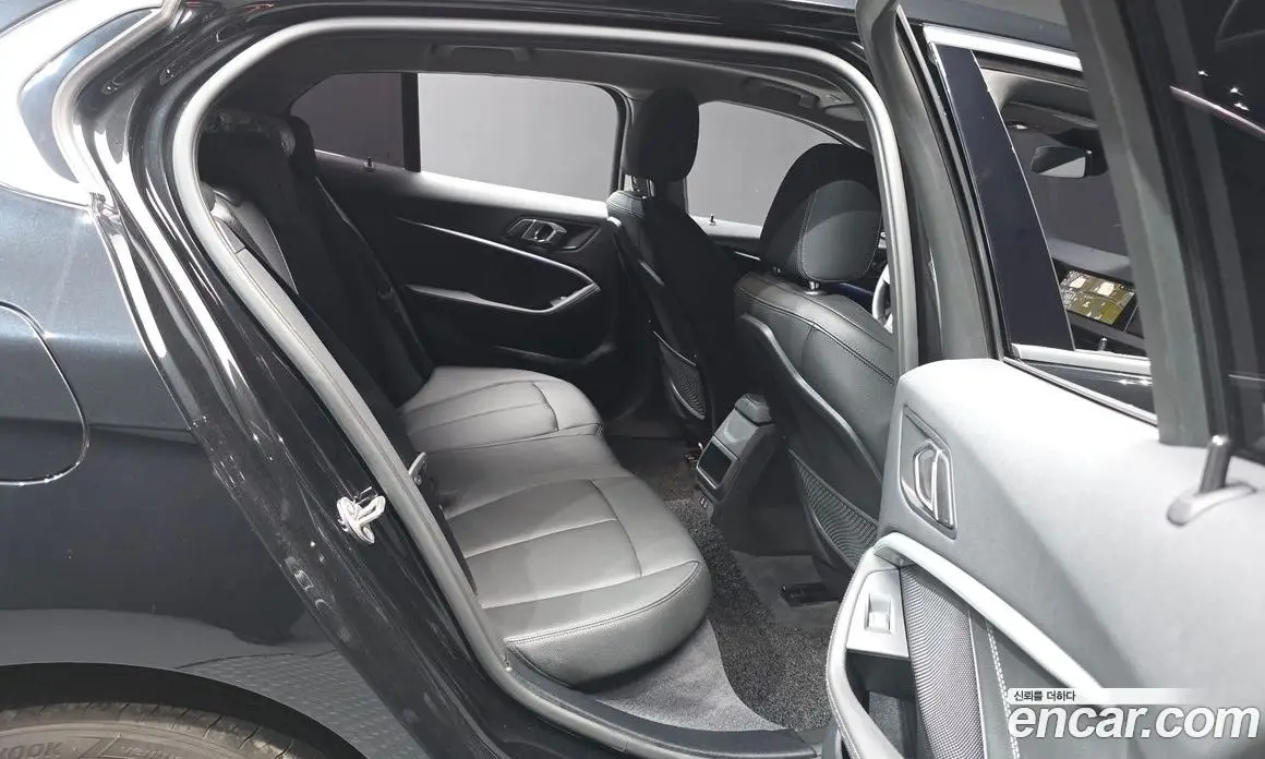 BMW 1 серия 2021 2.0 автомат (гидро), фото 16