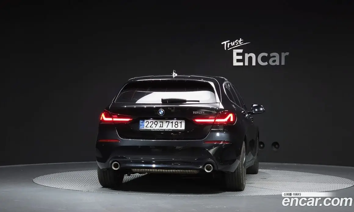 BMW 1 серия 2021 2.0 автомат (гидро), фото 3