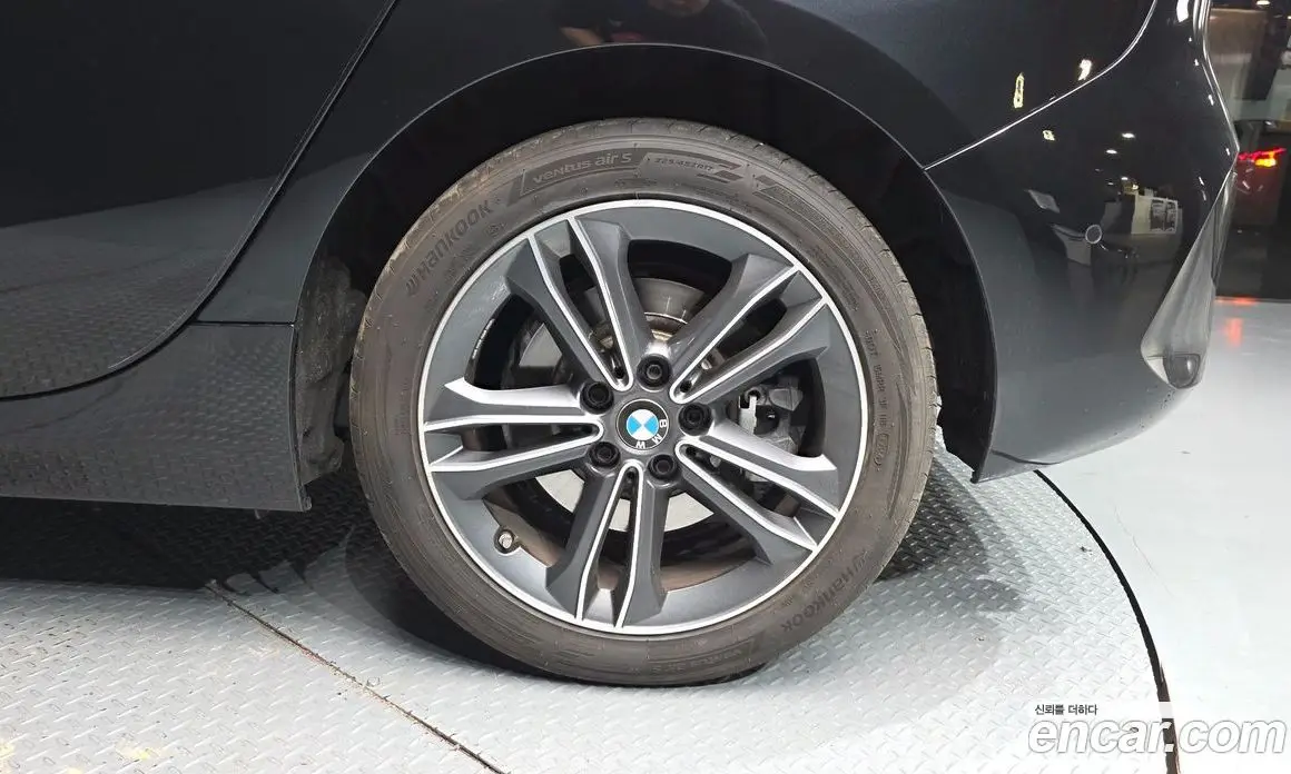 BMW 1 серия 2021 2.0 автомат (гидро), фото 6