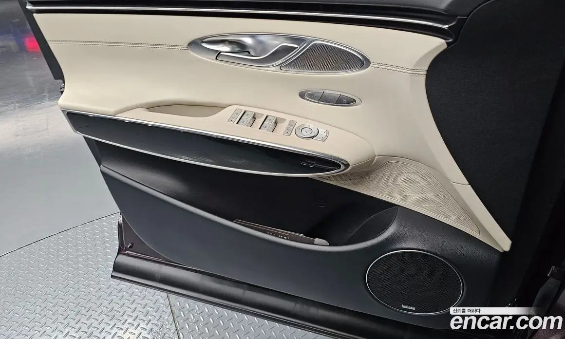 Genesis GV70 2021 2.5 автомат (гидро), фото 14 Genesis GV70 2021 2.5 автомат (гидро), фото 14