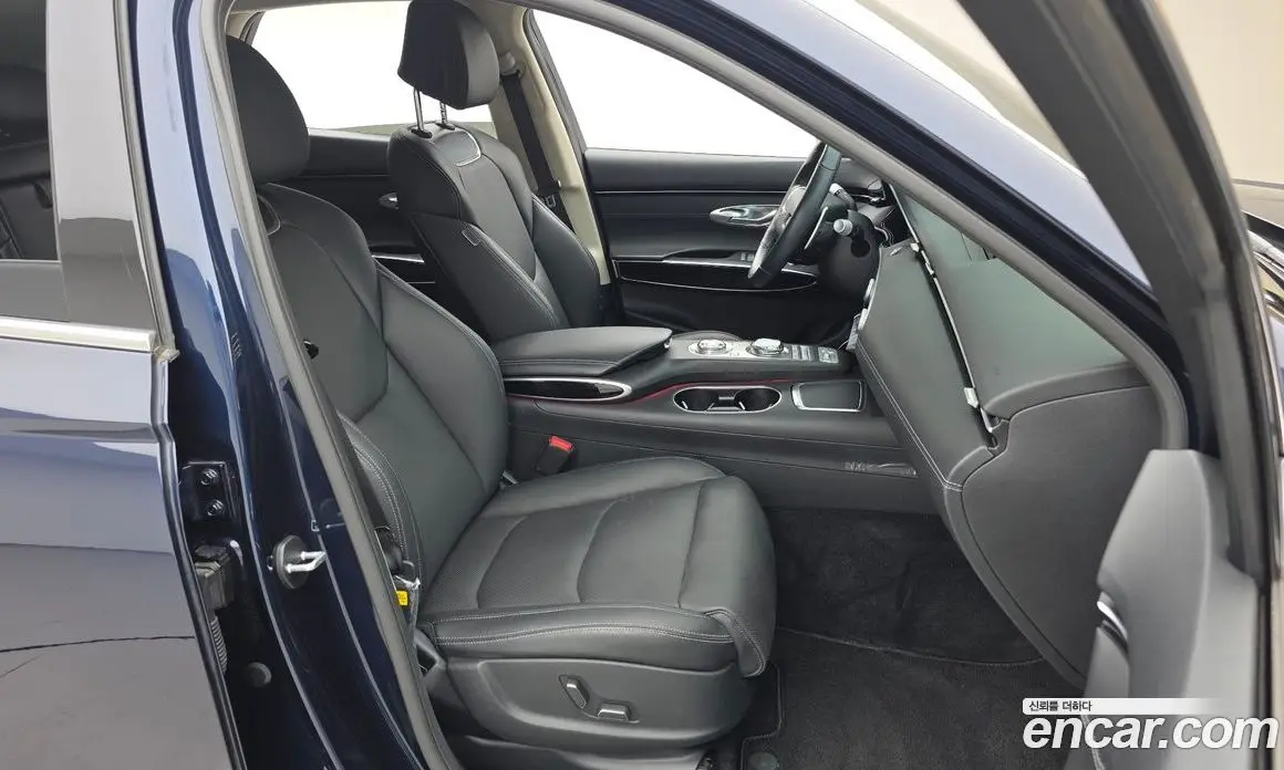 Genesis GV70 2022 2.5 автомат (гидро), фото 11 Genesis GV70 2022 2.5 автомат (гидро), фото 11
