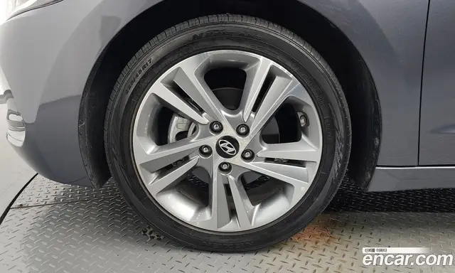 Hyundai Avante 2017 1.6 автомат (гидро), миниатюра 4 Hyundai Avante 2017 1.6 автомат (гидро), миниатюра 4