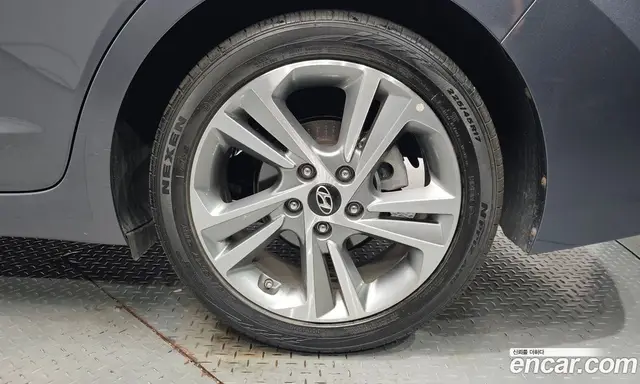Hyundai Avante 2017 1.6 автомат (гидро), миниатюра 6 Hyundai Avante 2017 1.6 автомат (гидро), миниатюра 6