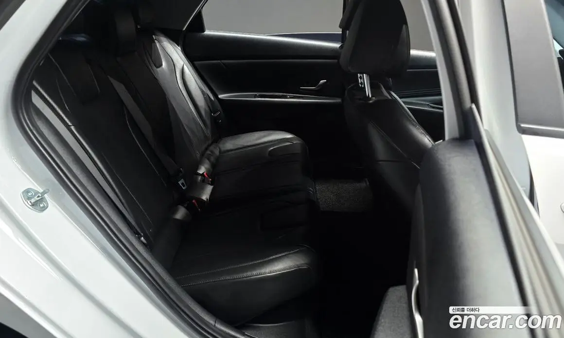 Hyundai Avante 2023 1.6 автомат (гидро), фото 11