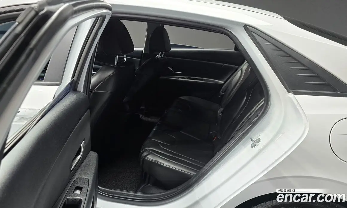 Hyundai Avante 2023 1.6 автомат (гидро), фото 12