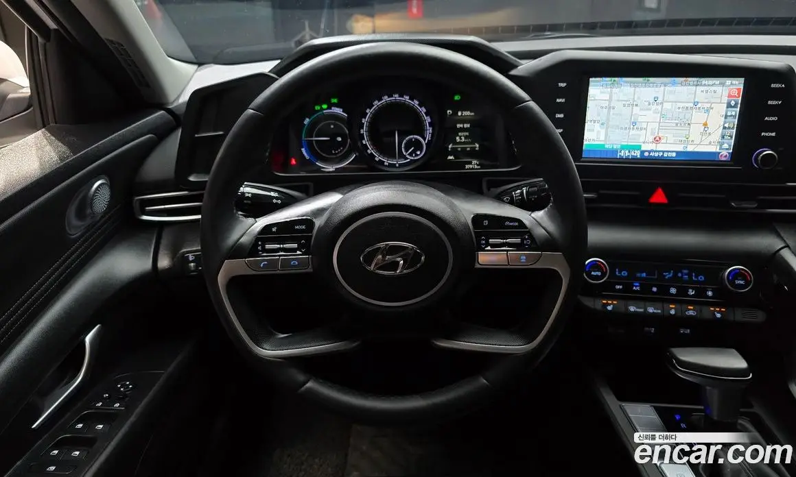 Hyundai Avante 2023 1.6 автомат (гидро), фото 13