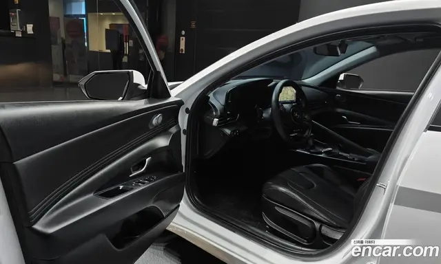 Hyundai Avante 2023 1.6 автомат (гидро), миниатюра 10