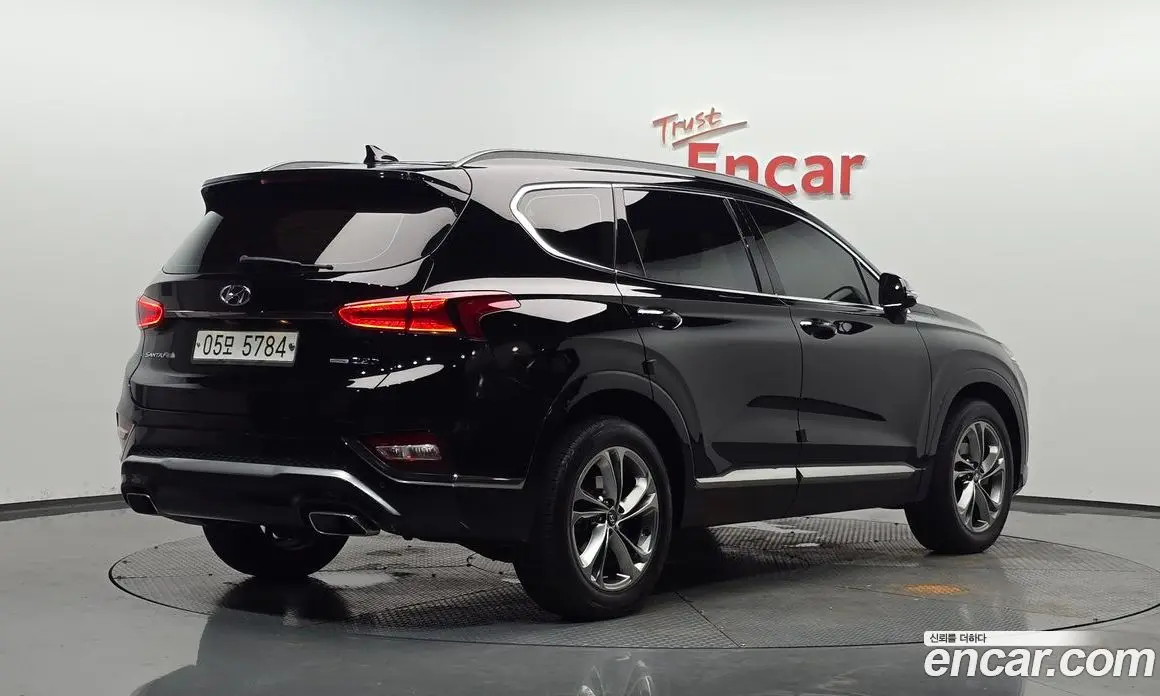 Hyundai Santa Fe 2018 2.2 автомат (гидро), фото 1 Hyundai Santa Fe 2018 2.2 автомат (гидро), фото 1