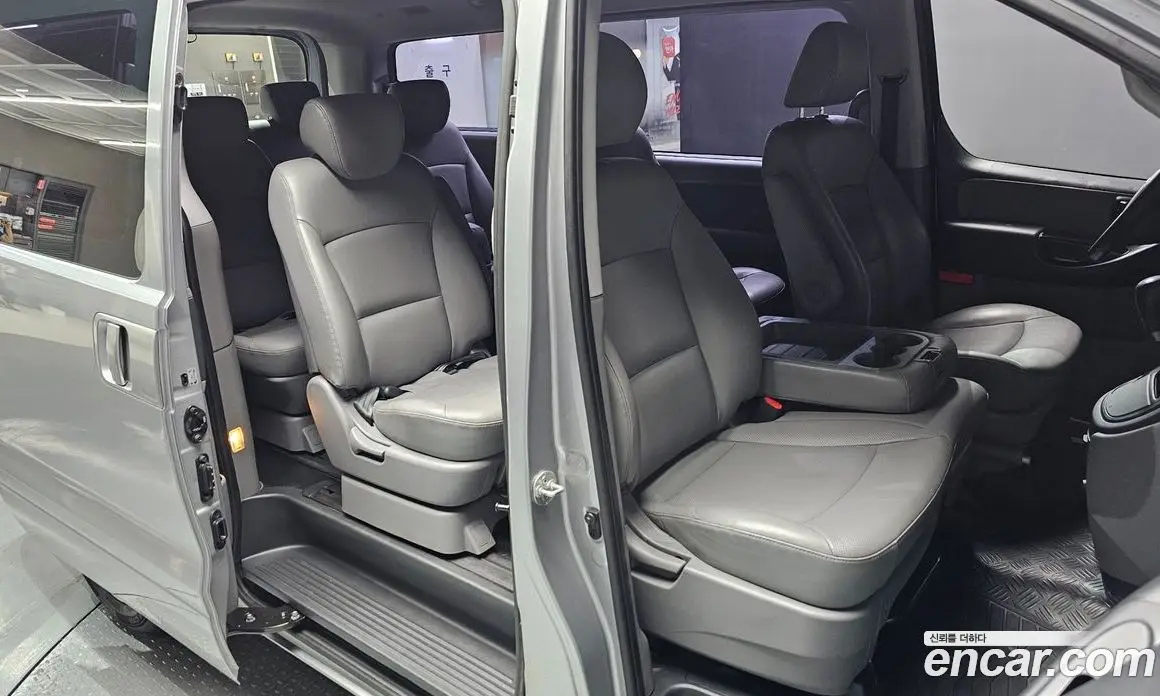 Hyundai Starex 2018 2.5 автомат (гидро), фото 12 Hyundai Starex 2018 2.5 автомат (гидро), фото 12