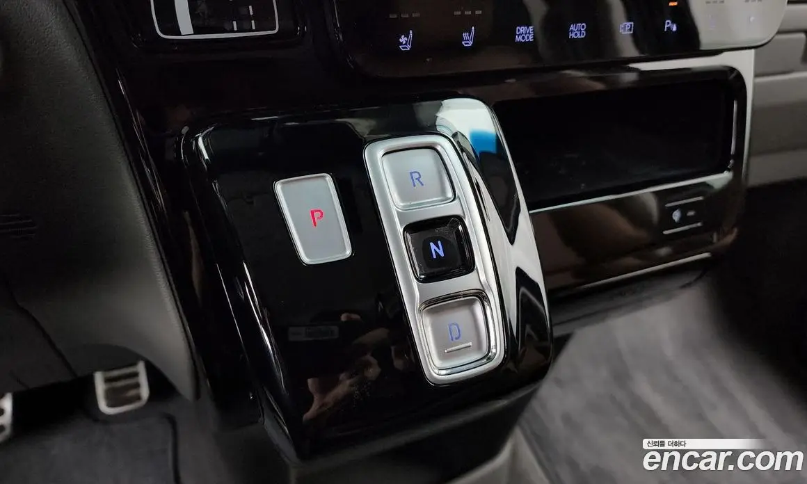 Hyundai Staria 2023 2.2 автомат (гидро), фото 11