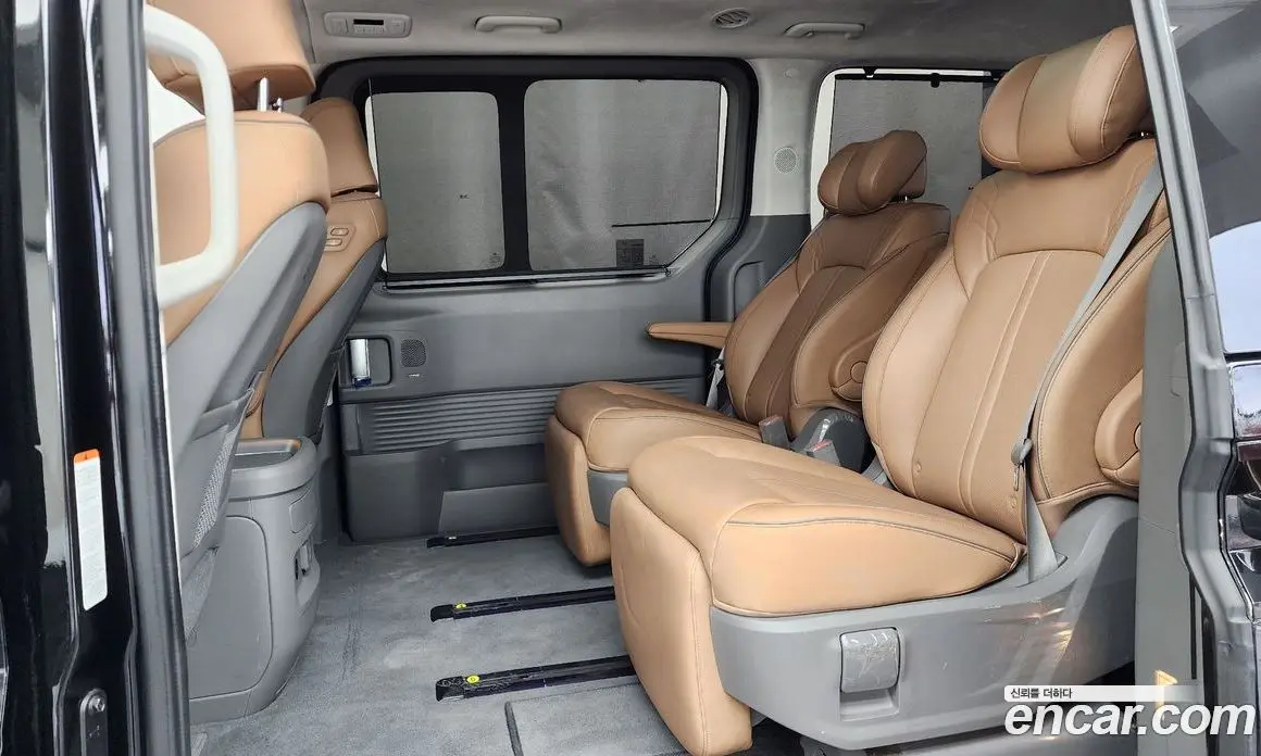 Hyundai Staria 2023 2.2 автомат (гидро), фото 15