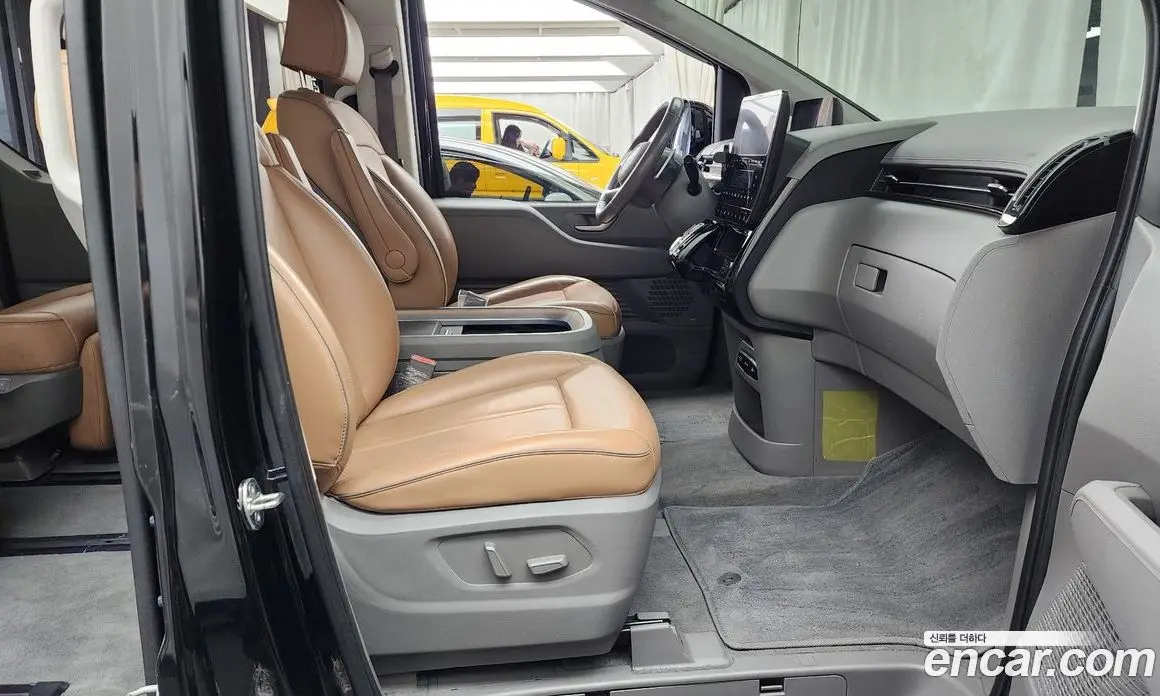 Hyundai Staria 2023 2.2 автомат (гидро), фото 16