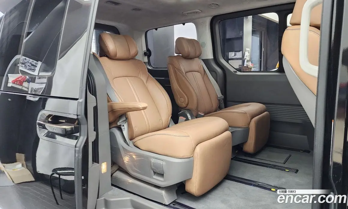 Hyundai Staria 2023 2.2 автомат (гидро), фото 17