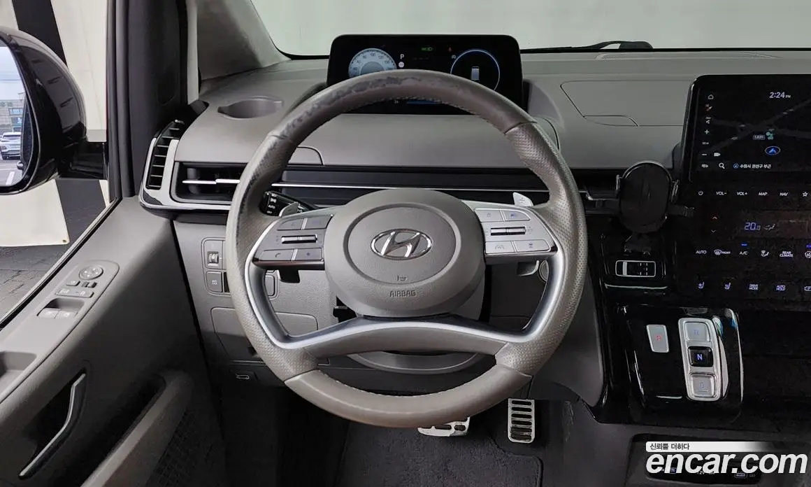 Hyundai Staria 2023 2.2 автомат (гидро), фото 18