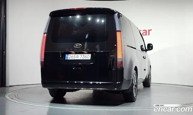 Hyundai Staria 2023 2.2 автомат (гидро), миниатюра 3