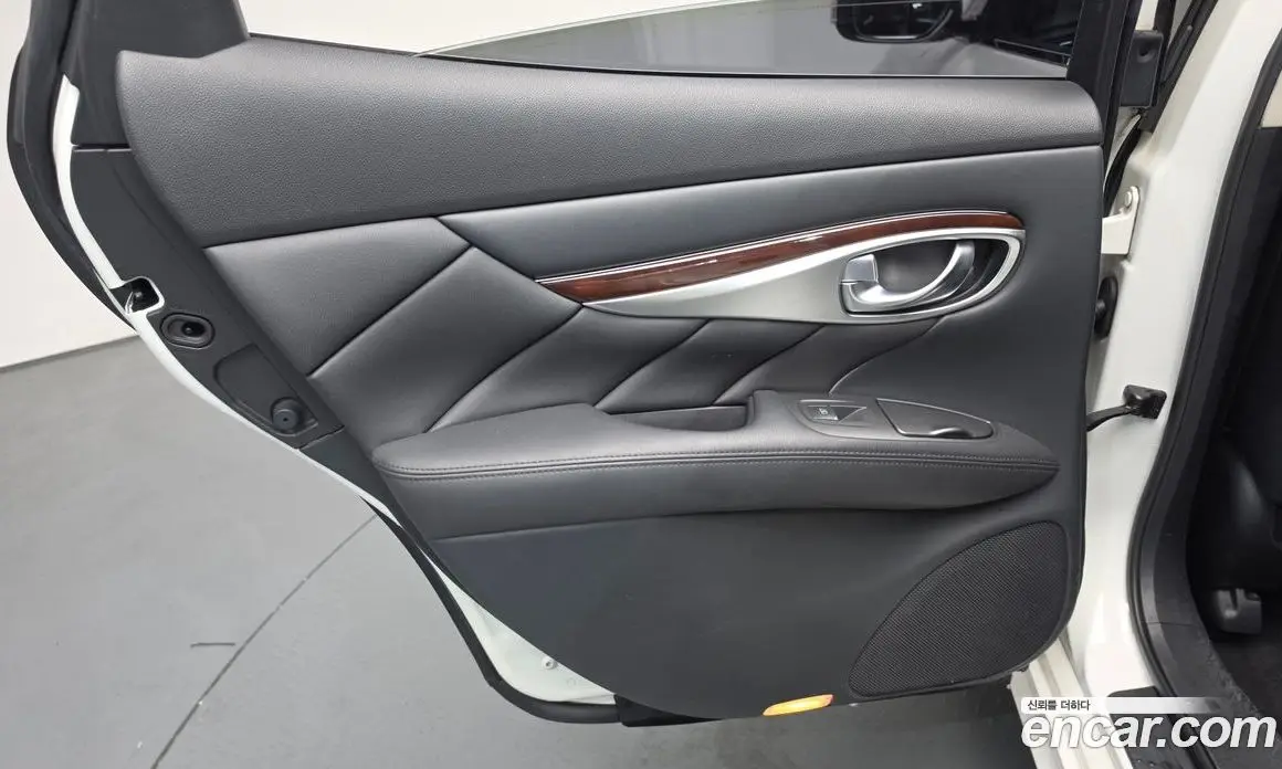Infiniti Q70 2015 3.7 автомат (гидро), фото 14 Infiniti Q70 2015 3.7 автомат (гидро), фото 14