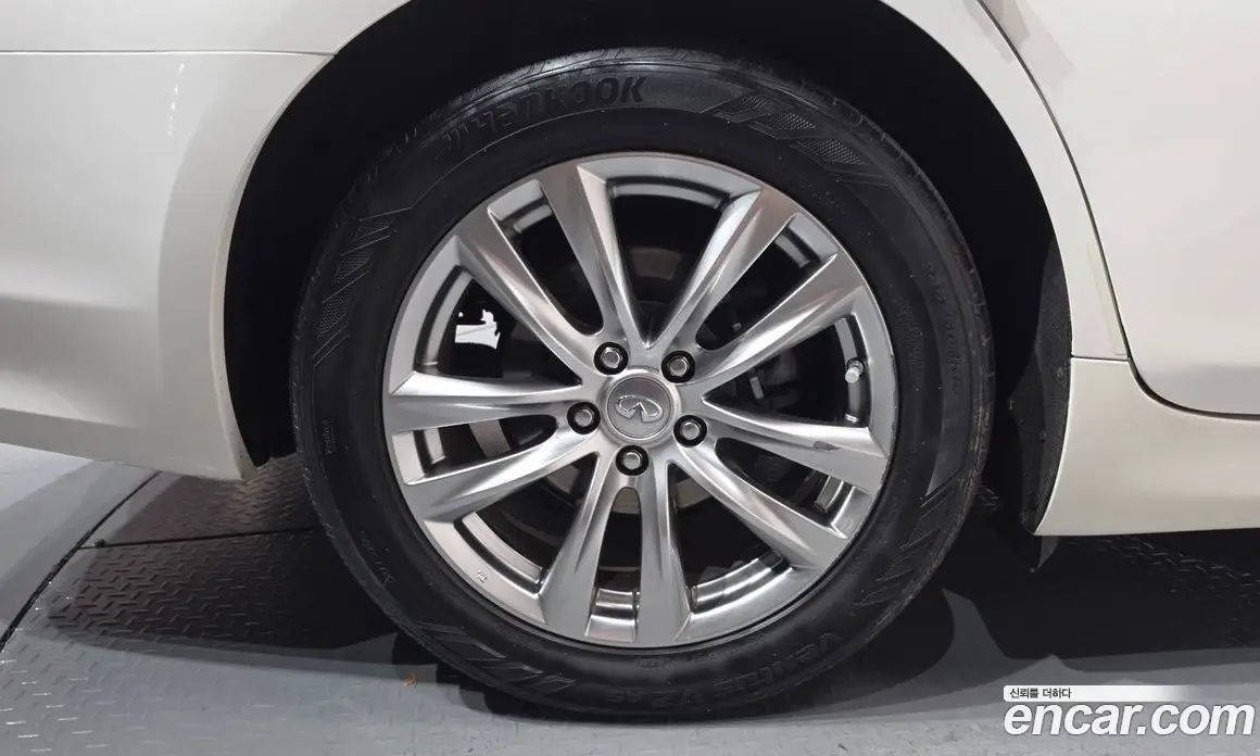 Infiniti Q70 2015 3.7 автомат (гидро), фото 4 Infiniti Q70 2015 3.7 автомат (гидро), фото 4