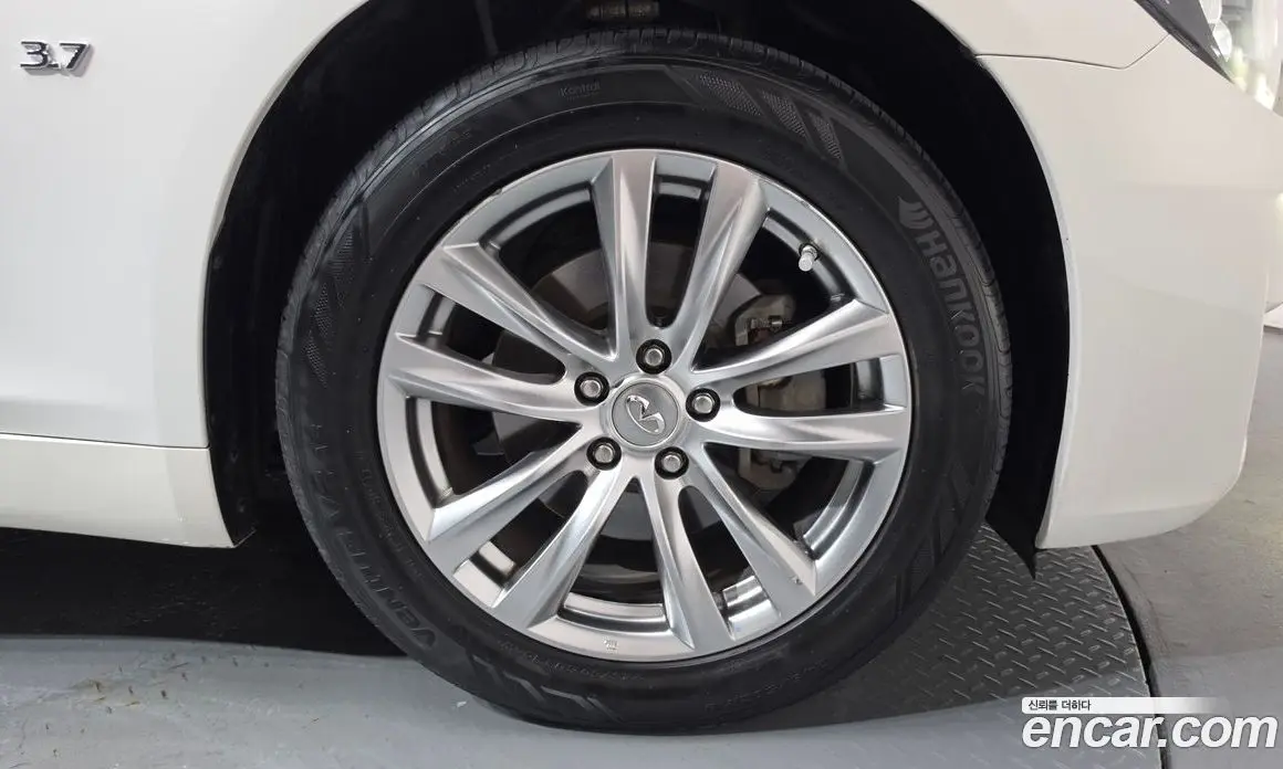 Infiniti Q70 2015 3.7 автомат (гидро), фото 6 Infiniti Q70 2015 3.7 автомат (гидро), фото 6