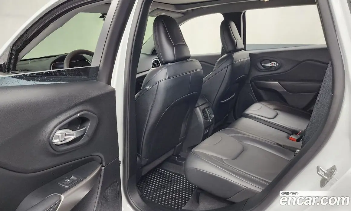 Jeep Cherokee 2022 2.4 автомат (гидро), фото 16 Jeep Cherokee 2022 2.4 автомат (гидро), фото 16