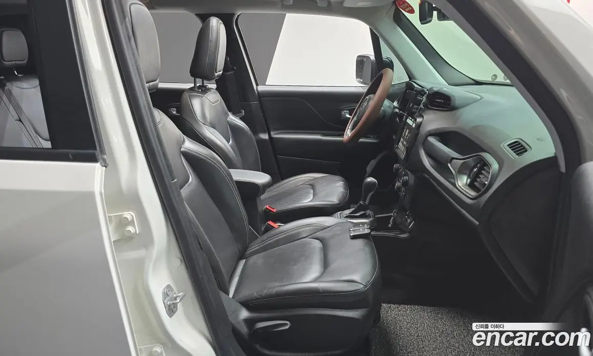 Jeep Renegade 2019 2.4 автомат (гидро), фото 16 Jeep Renegade 2019 2.4 автомат (гидро), фото 16