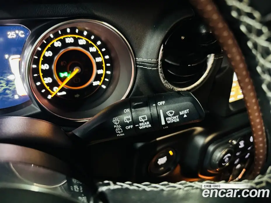 Jeep Wrangler 2021 2.0 автомат (гидро), фото 16 Jeep Wrangler 2021 2.0 автомат (гидро), фото 16