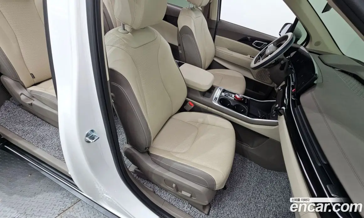 Kia Carnival 2024 2.2 автомат (гидро), фото 24 Kia Carnival 2024 2.2 автомат (гидро), фото 24