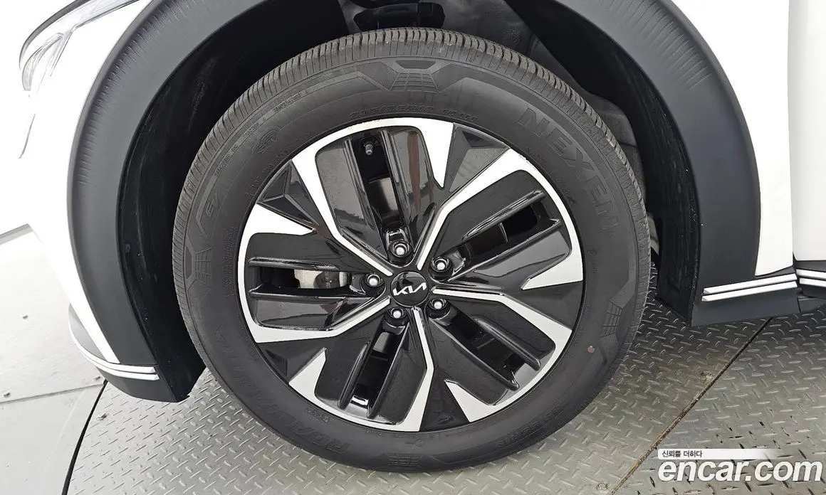 Kia EV6 2024 0.1 автомат (гидро), фото 4 Kia EV6 2024 0.1 автомат (гидро), фото 4