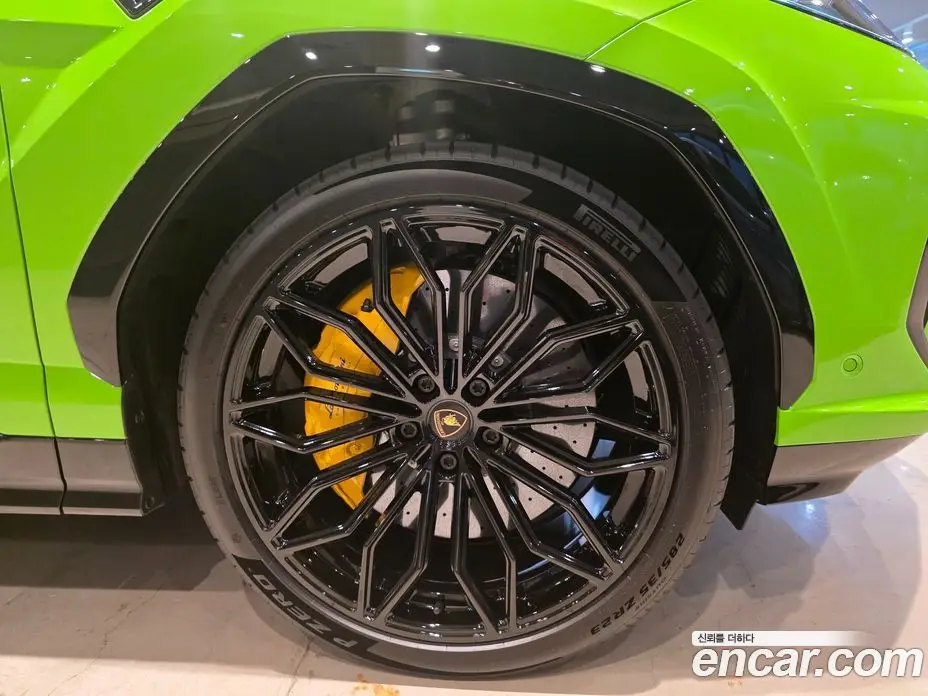 Lamborghini Urus 2026 4.0 автомат (гидро), фото 14 Lamborghini Urus 2026 4.0 автомат (гидро), фото 14
