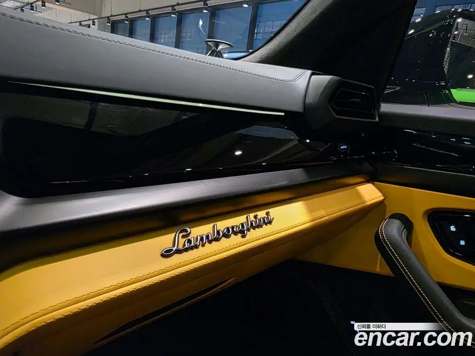 Lamborghini Urus 2026 4.0 автомат (гидро), фото 17 Lamborghini Urus 2026 4.0 автомат (гидро), фото 17
