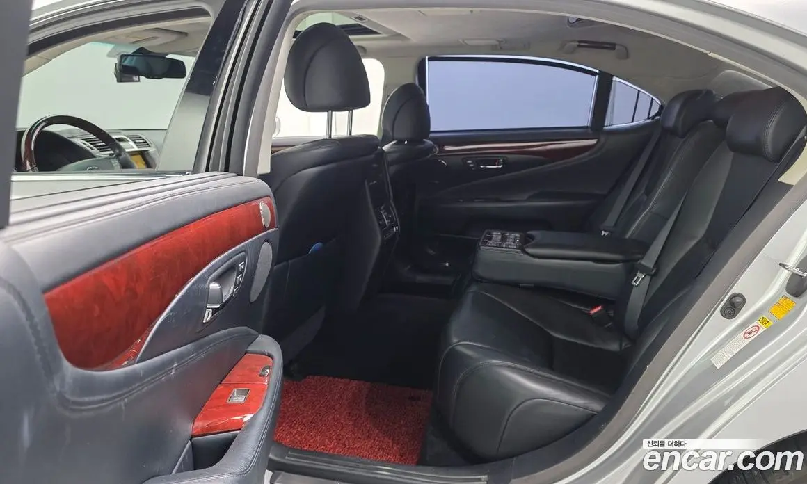 Lexus LS 2011 5.0 автомат (гидро), фото 11 Lexus LS 2011 5.0 автомат (гидро), фото 11