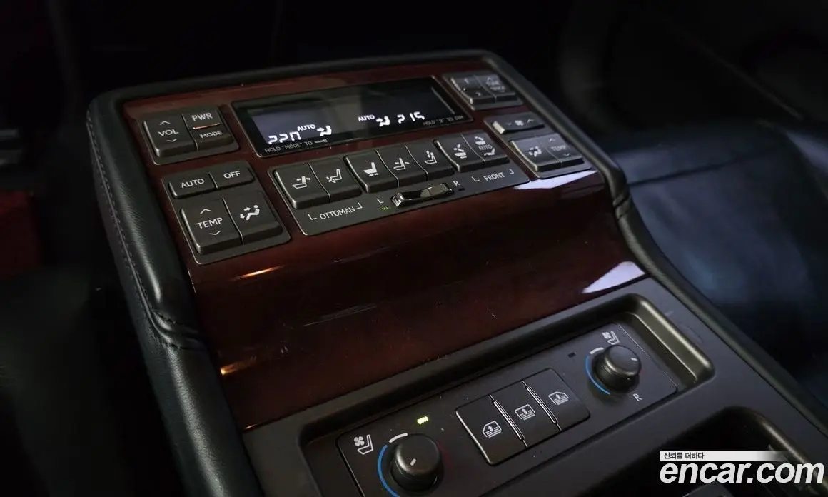 Lexus LS 2011 5.0 автомат (гидро), фото 16 Lexus LS 2011 5.0 автомат (гидро), фото 16