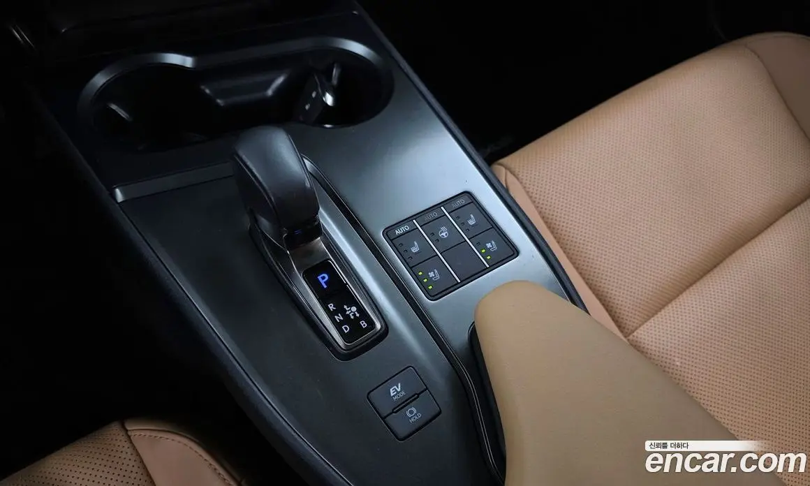 Lexus UX 2024 2.0 автомат (гидро), фото 12 Lexus UX 2024 2.0 автомат (гидро), фото 12