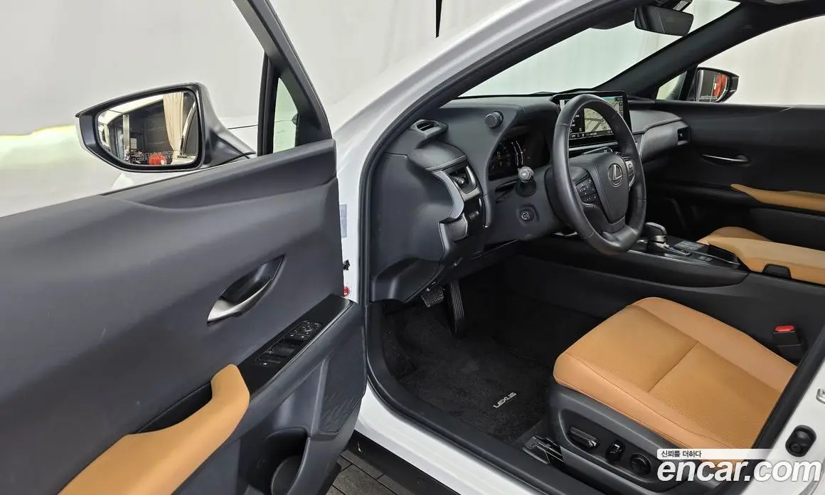 Lexus UX 2024 2.0 автомат (гидро), фото 13 Lexus UX 2024 2.0 автомат (гидро), фото 13