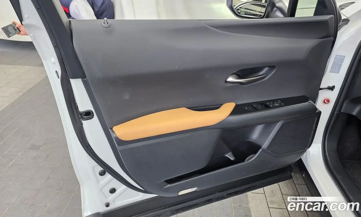 Lexus UX 2024 2.0 автомат (гидро), фото 14 Lexus UX 2024 2.0 автомат (гидро), фото 14