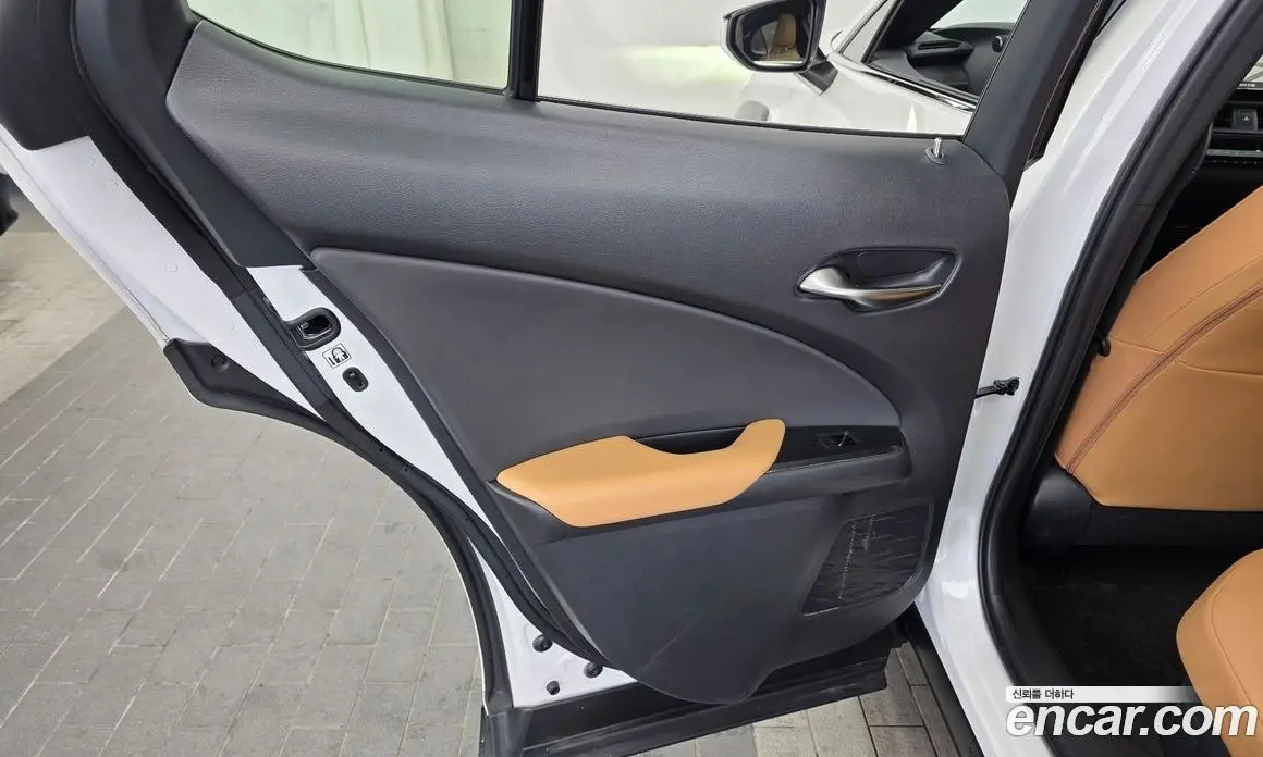 Lexus UX 2024 2.0 автомат (гидро), фото 15 Lexus UX 2024 2.0 автомат (гидро), фото 15
