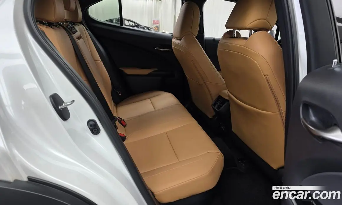 Lexus UX 2024 2.0 автомат (гидро), фото 17 Lexus UX 2024 2.0 автомат (гидро), фото 17