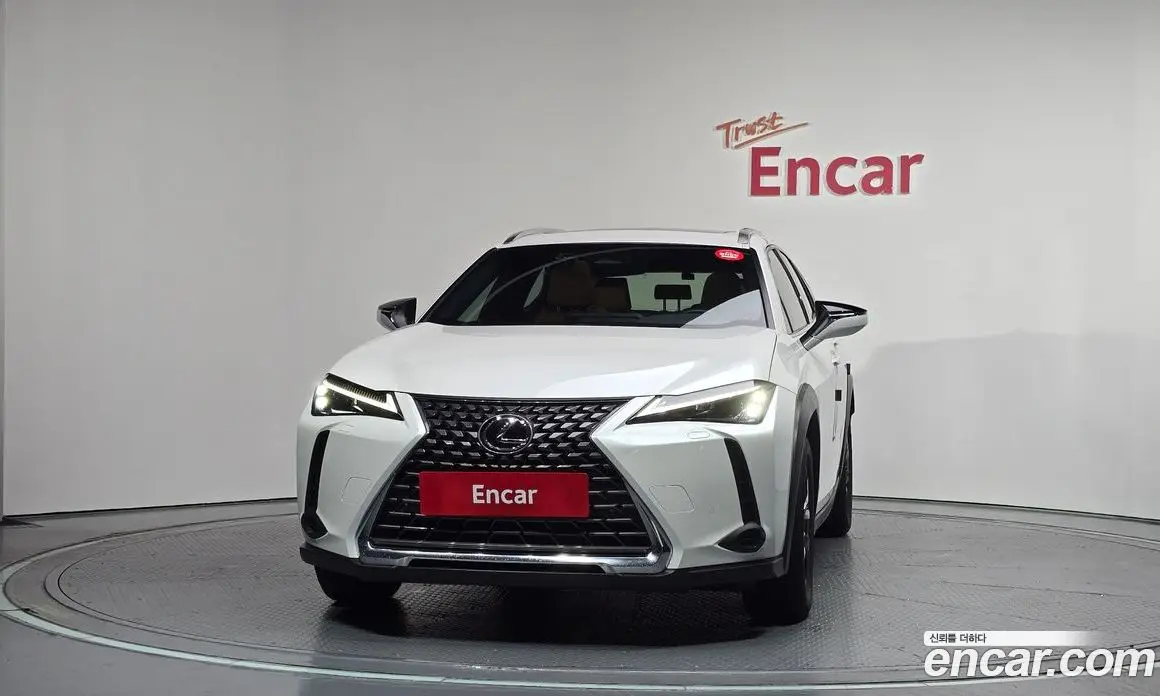 Lexus UX 2024 2.0 автомат (гидро), фото 3 Lexus UX 2024 2.0 автомат (гидро), фото 3