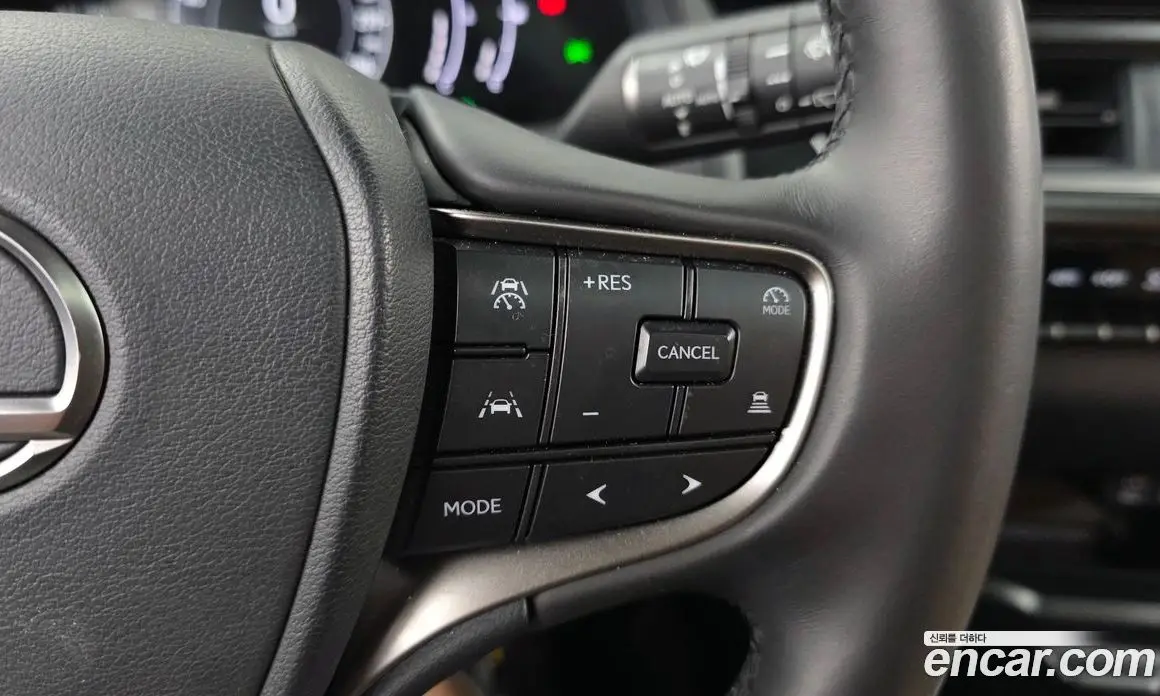 Lexus UX 2024 2.0 автомат (гидро), фото 24 Lexus UX 2024 2.0 автомат (гидро), фото 24