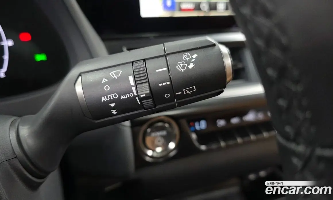 Lexus UX 2024 2.0 автомат (гидро), фото 28 Lexus UX 2024 2.0 автомат (гидро), фото 28