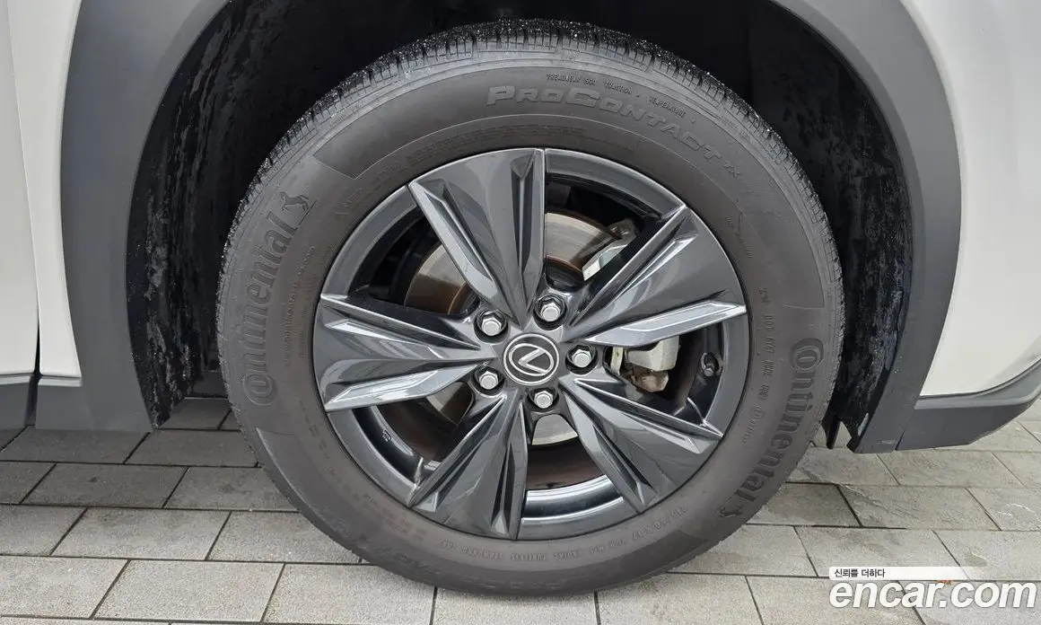 Lexus UX 2024 2.0 автомат (гидро), фото 7 Lexus UX 2024 2.0 автомат (гидро), фото 7