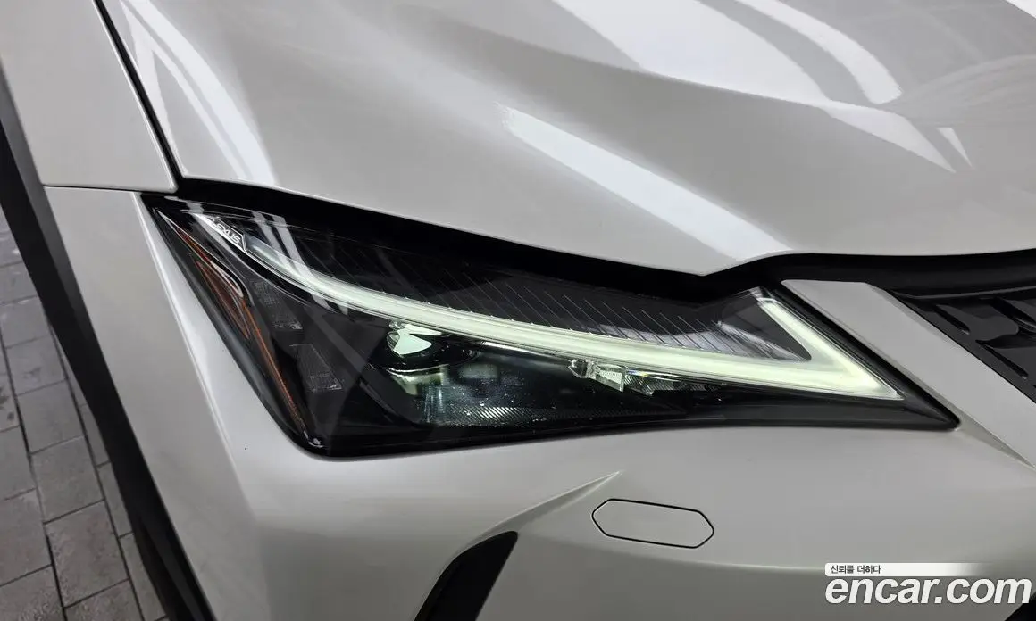 Lexus UX 2024 2.0 автомат (гидро), фото 8 Lexus UX 2024 2.0 автомат (гидро), фото 8