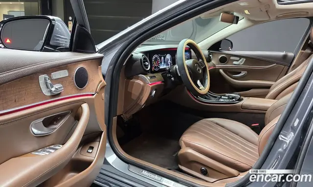 Mercedes-Benz E-Class 2017 2.0 автомат (гидро), миниатюра 10