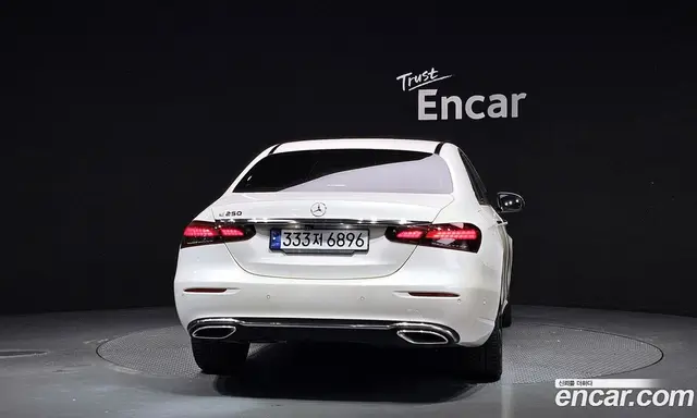 Mercedes-Benz E-Class 2021 2.0 автомат (гидро), миниатюра 4